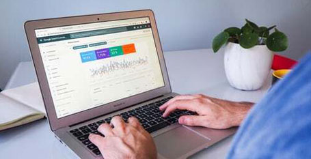 Bagaimana cara menggunakan Google Analytics untuk mengukur data Anda?